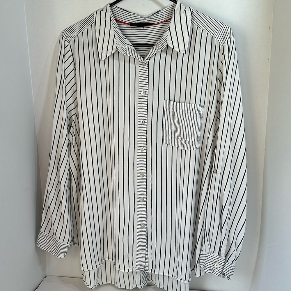 Jane + delancey black and whites striped button up shirt size 1x flowy